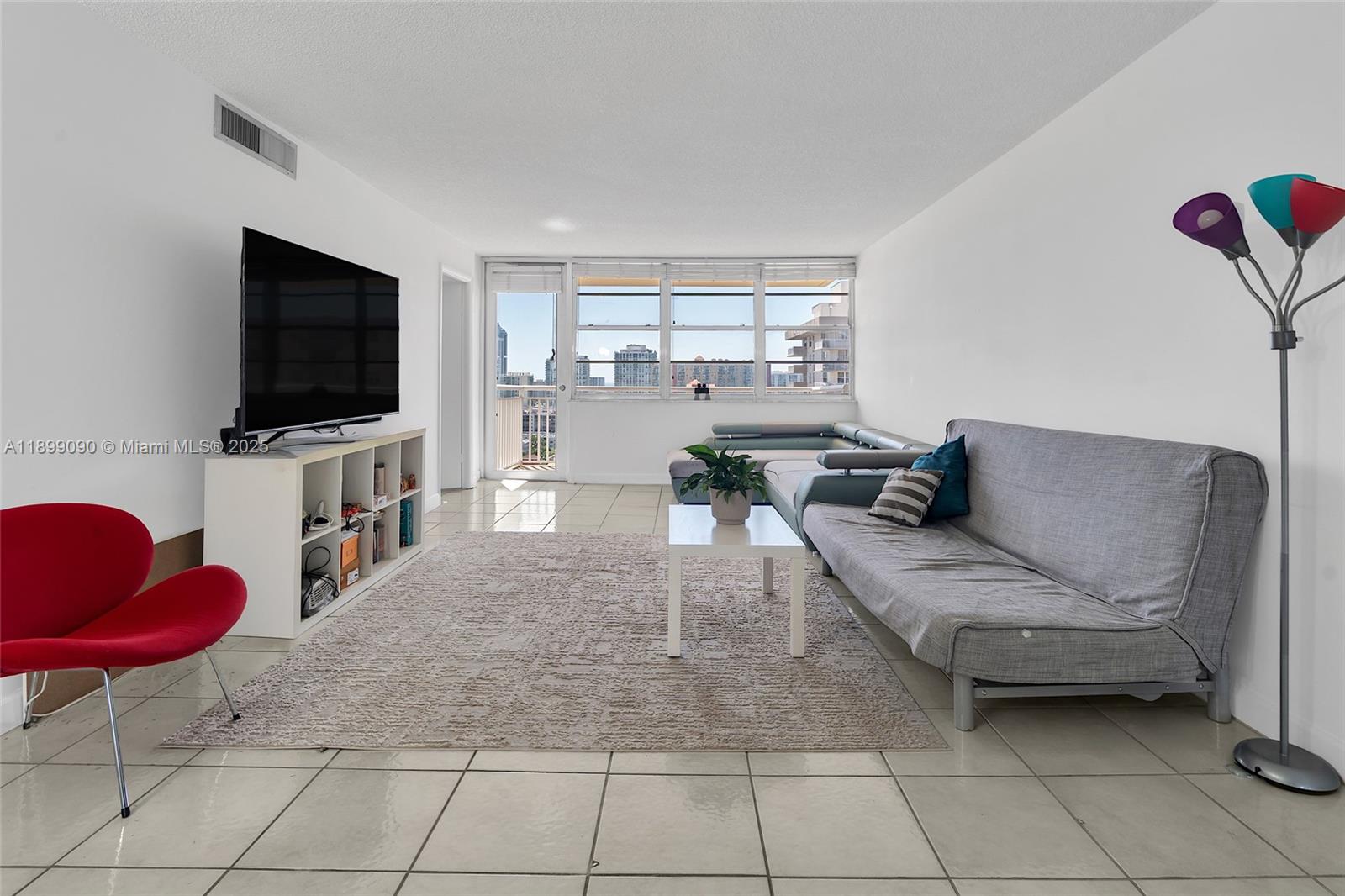 See details 2115 1 / 2 943 sq. ft. $ 2025-10-20 0 Photo