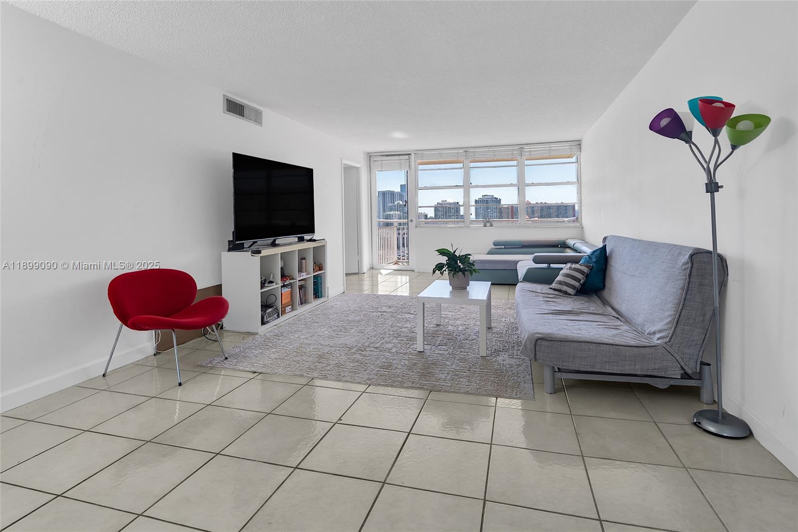 See details 2115 1 / 2 943 sq. ft. $ 2025-10-20 0 Photo