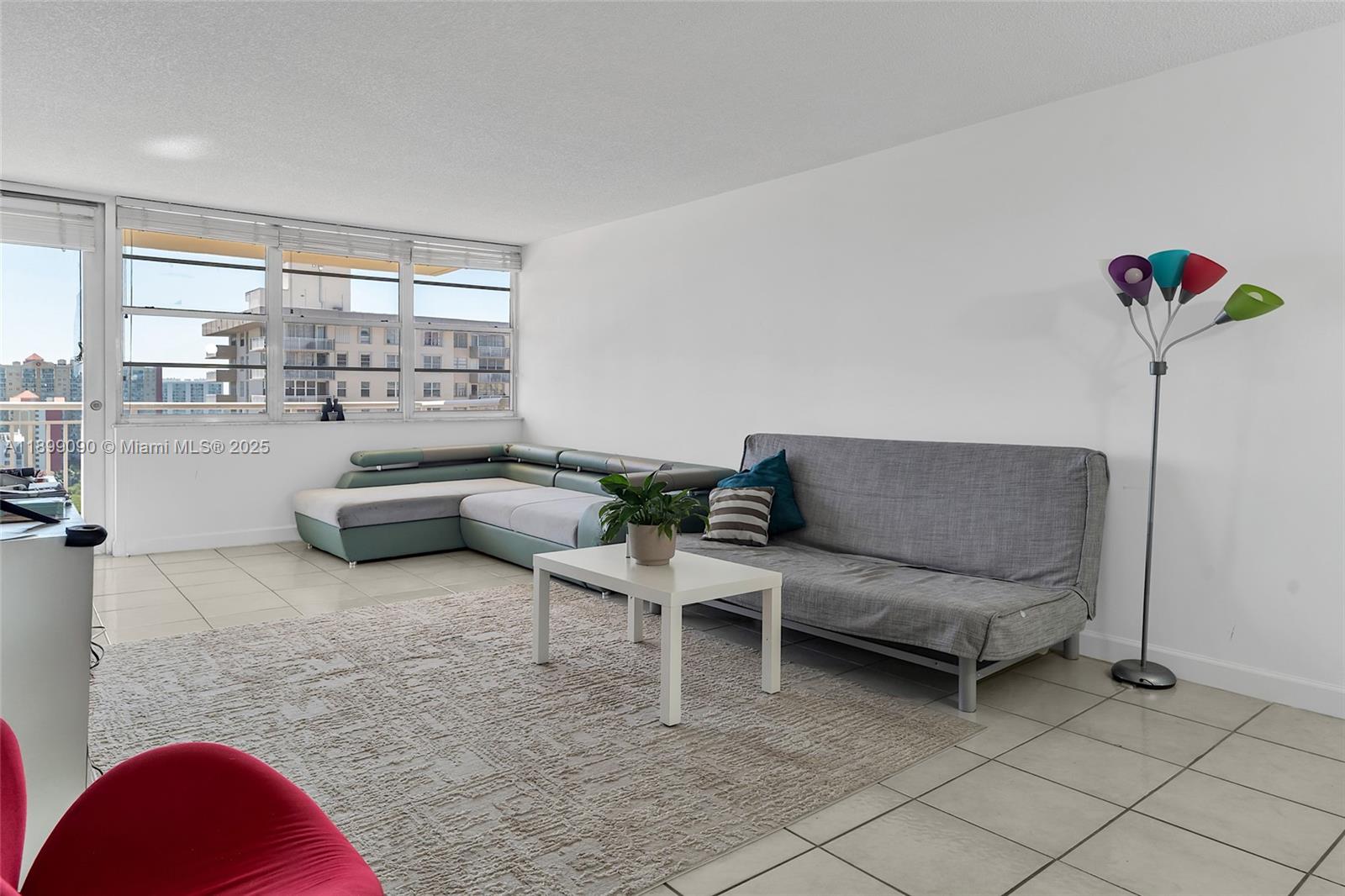 See details 2115 1 / 2 943 sq. ft. $ 2025-10-20 0 Photo