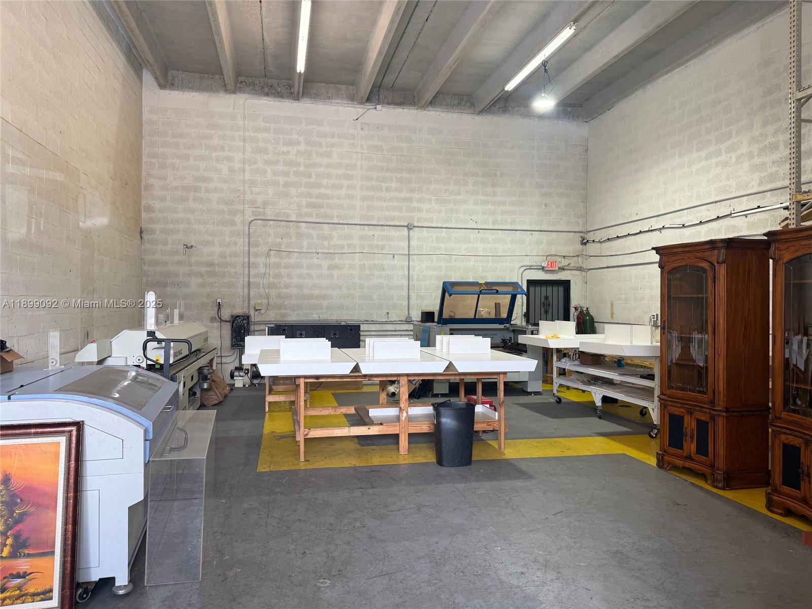 Подробнее 38  /   кв.футов $ 2025-10-20 0 Фото