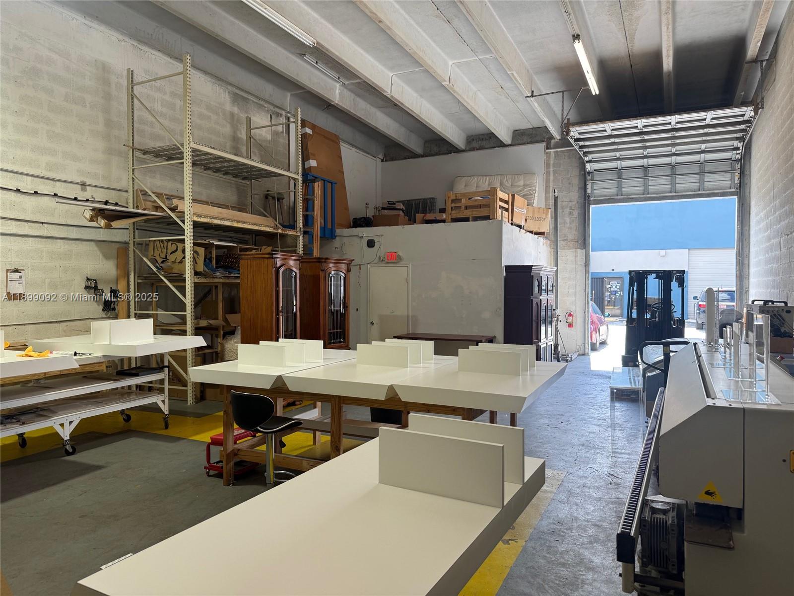 Подробнее 38  /   кв.футов $ 2025-10-20 0 Фото