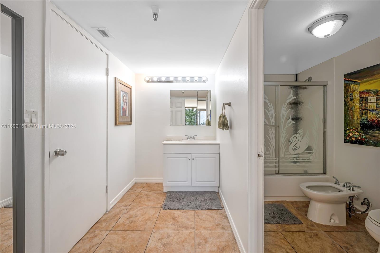 See details 511 2 / 2 1240 sq. ft. $ 2025-10-20 0 Photo