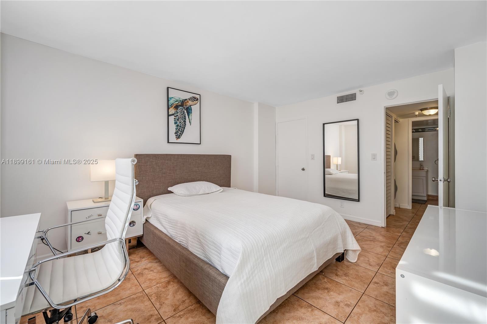 See details 511 2 / 2 1240 sq. ft. $ 2025-10-20 0 Photo