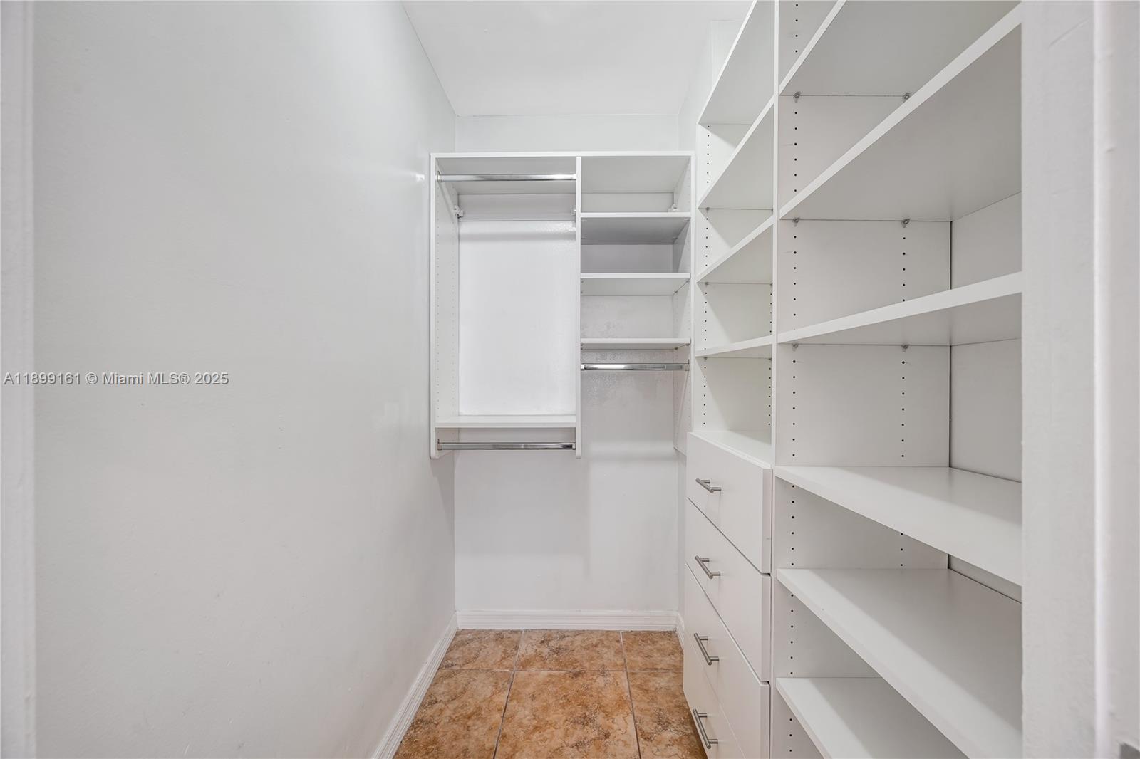 See details 511 2 / 2 1240 sq. ft. $ 2025-10-20 0 Photo