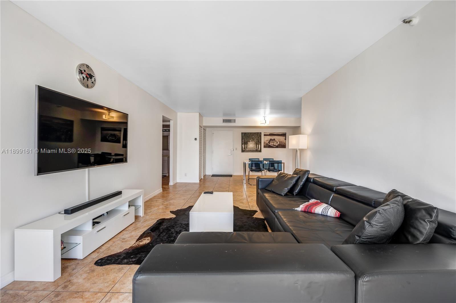 See details 511 2 / 2 1240 sq. ft. $ 2025-10-20 0 Photo