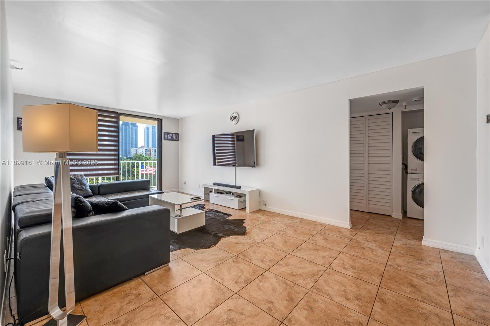 See details 511 2 / 2 1240 sq. ft. $ 2025-10-20 0 Photo
