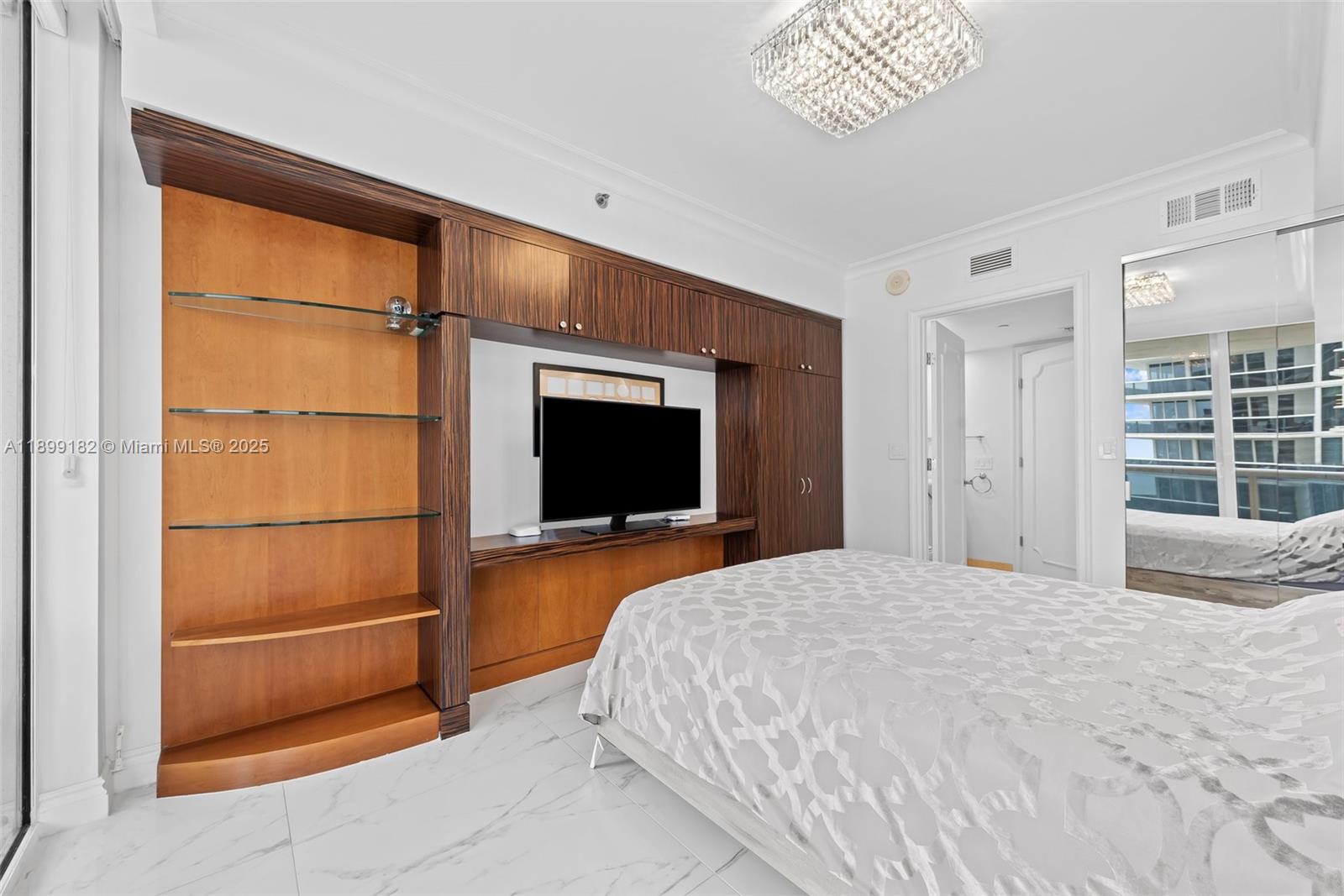 See details 3708 2 / 2 1458 sq. ft. $ 2025-10-20 0 Photo