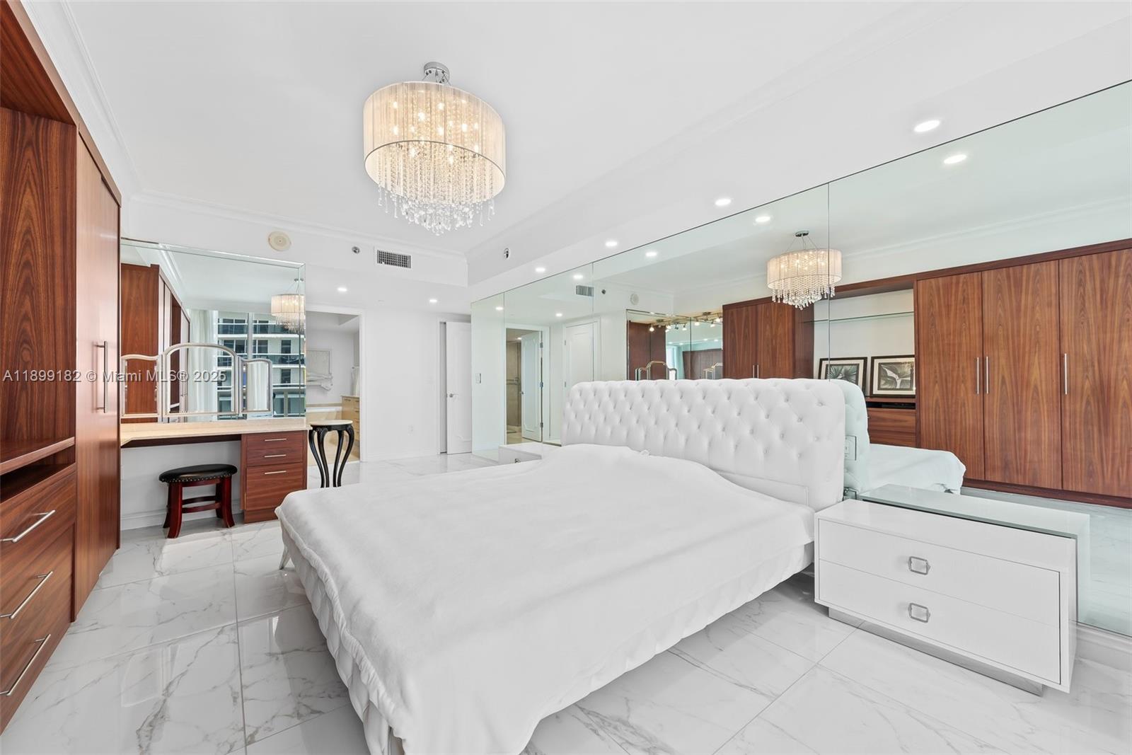 See details 3708 2 / 2 1458 sq. ft. $ 2025-10-20 0 Photo