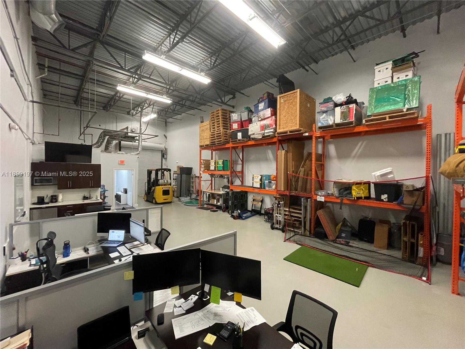 See details 9  /   sq. ft. $ 2025-10-20 0 Photo