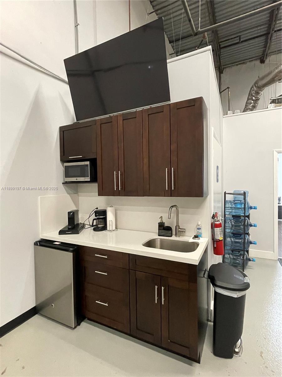 See details 9  /   sq. ft. $ 2025-10-20 0 Photo