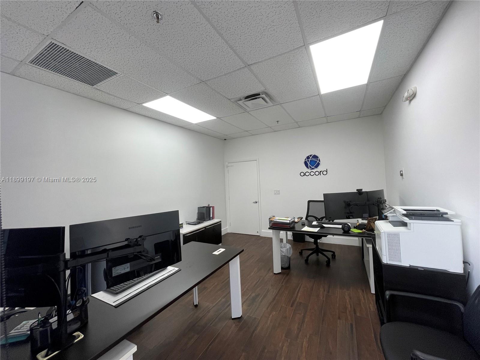 See details 9  /   sq. ft. $ 2025-10-20 0 Photo