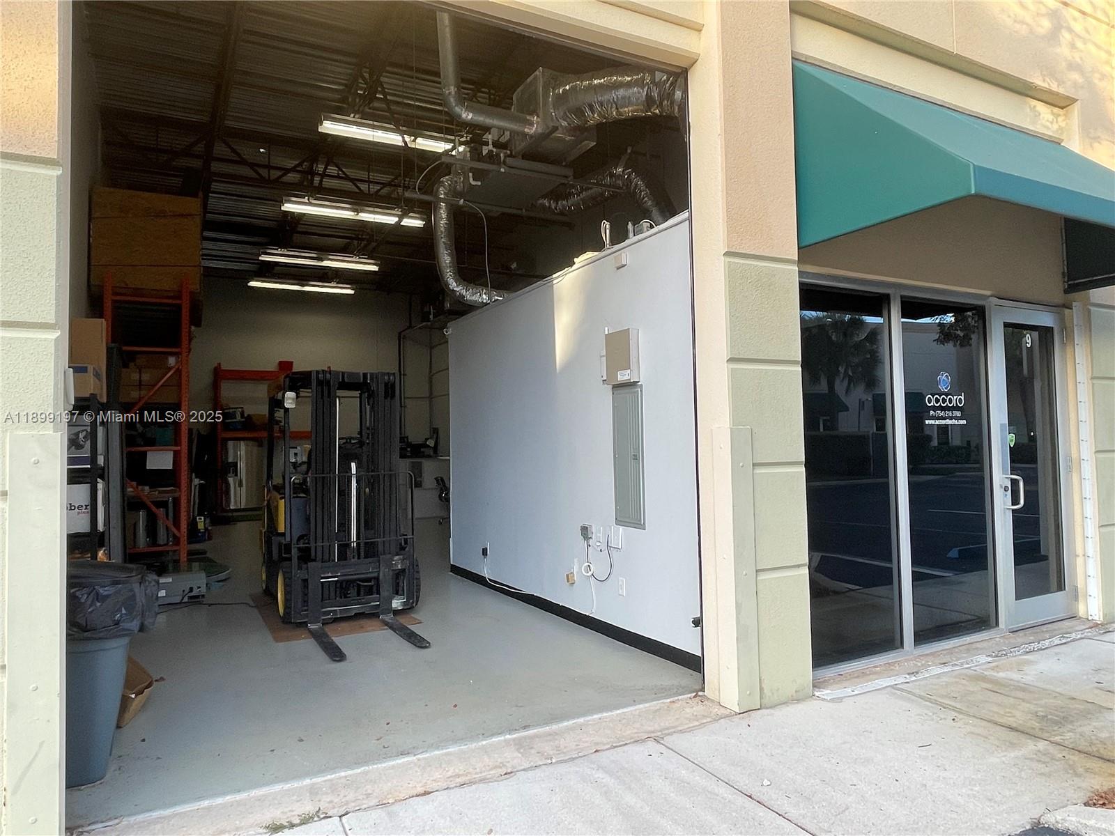 See details 9  /   sq. ft. $ 2025-10-20 0 Photo