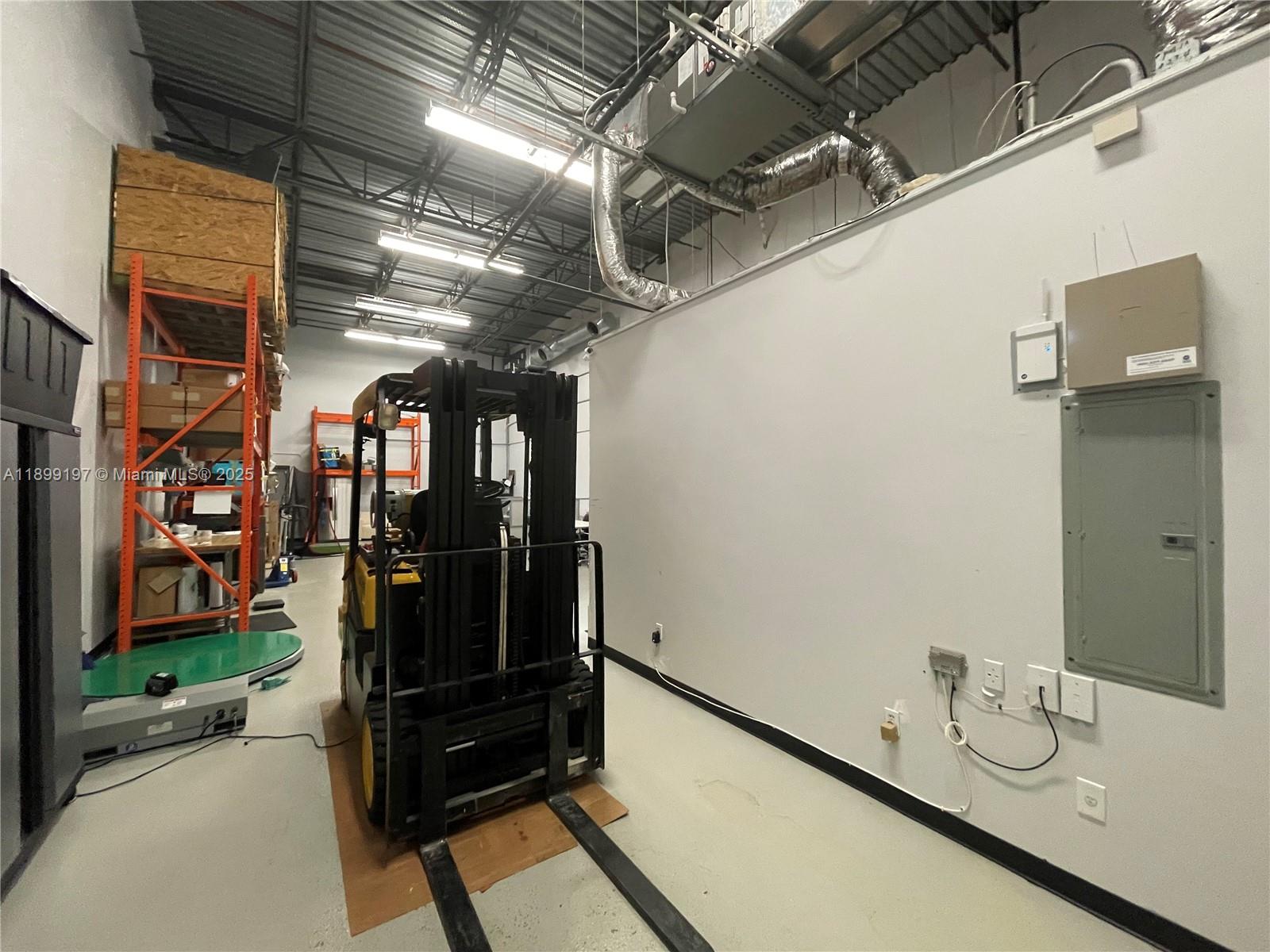 See details 9  /   sq. ft. $ 2025-10-20 0 Photo