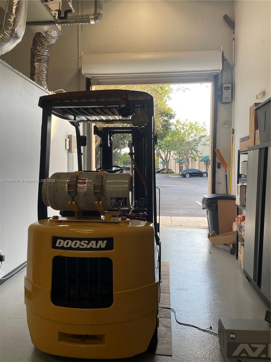 See details 9  /   sq. ft. $ 2025-10-20 0 Photo