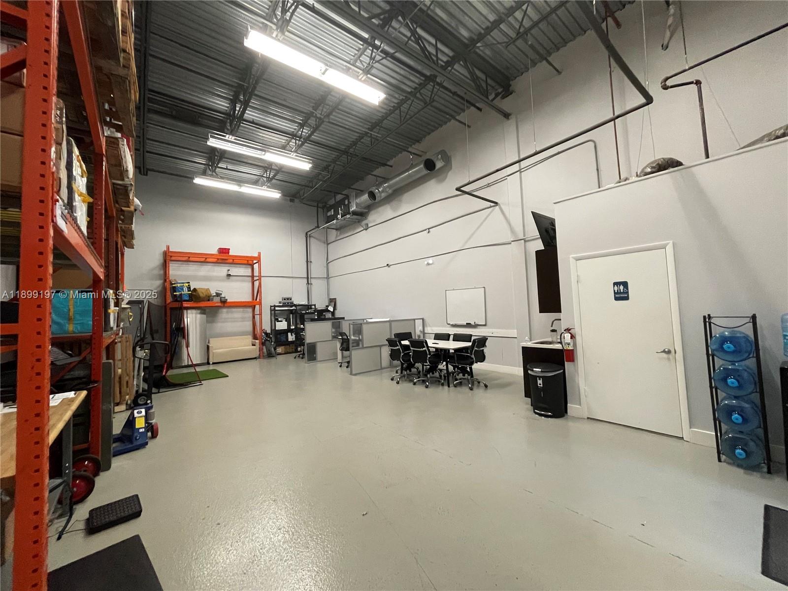 See details 9  /   sq. ft. $ 2025-10-20 0 Photo