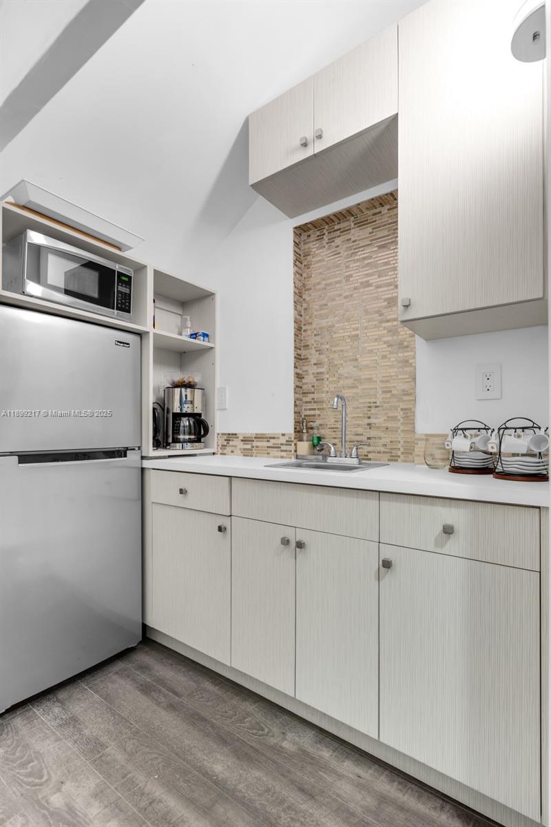 See details 5  /   sq. ft. $ 2025-10-20 0 Photo