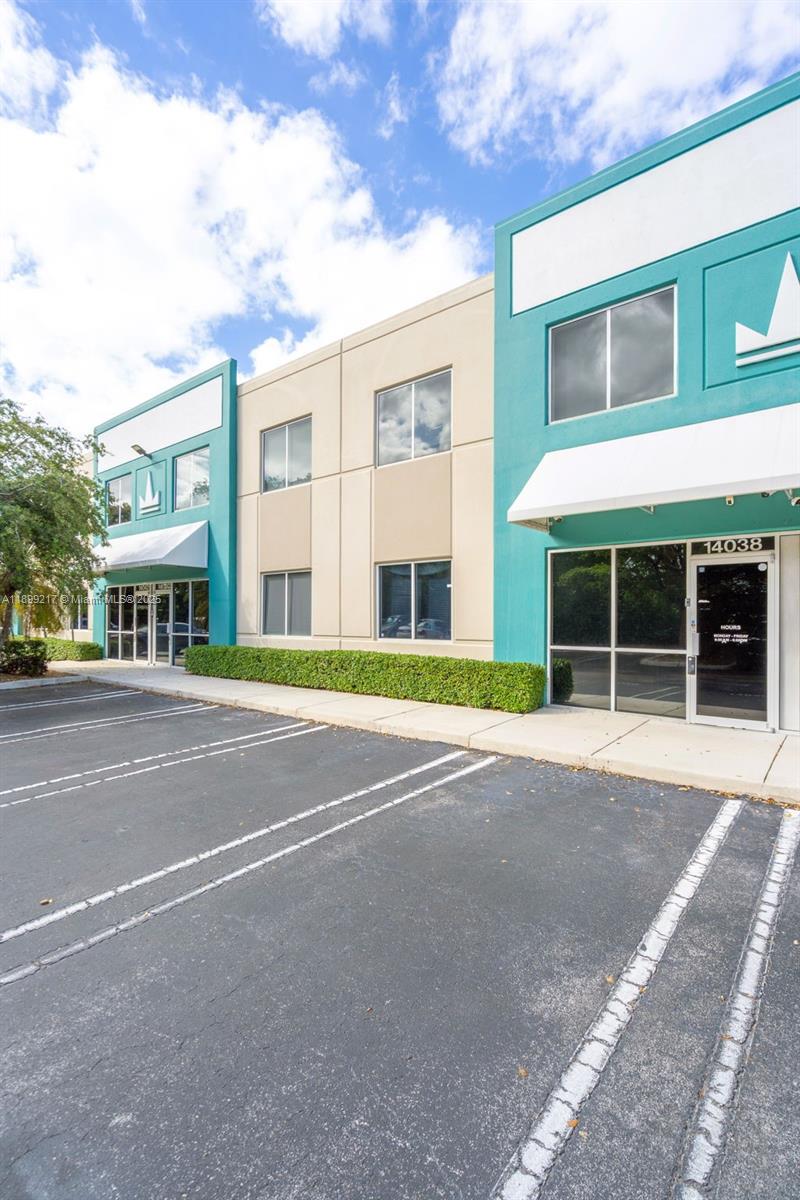 See details 5  /   sq. ft. $ 2025-10-20 0 Photo