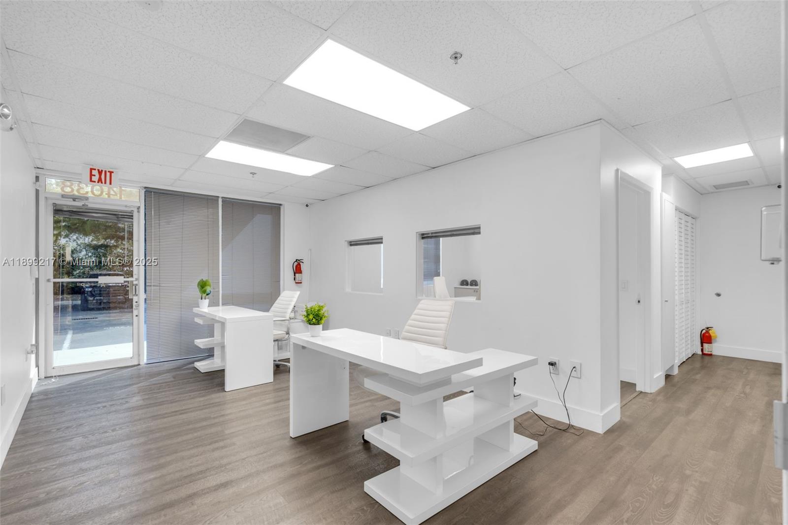 See details 5  /   sq. ft. $ 2025-10-20 0 Photo