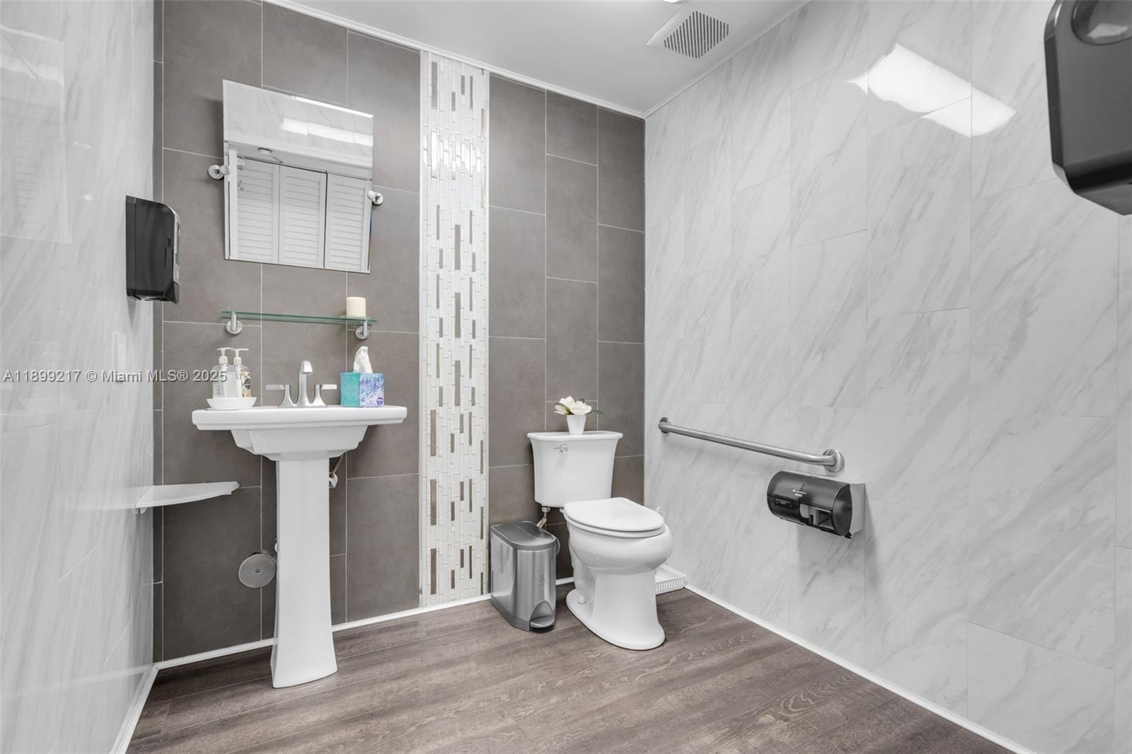 See details 5  /   sq. ft. $ 2025-10-20 0 Photo