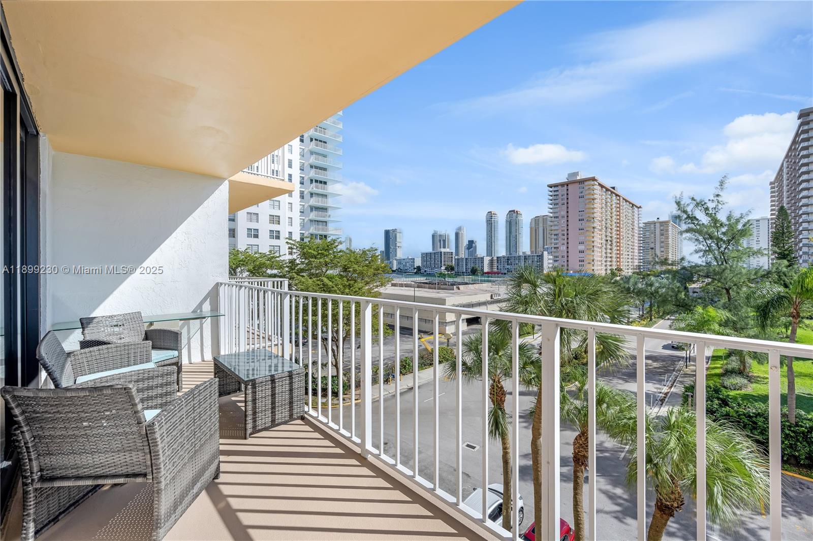 See details 511 2 / 2 1240 sq. ft. $ 2025-10-20 0 Photo