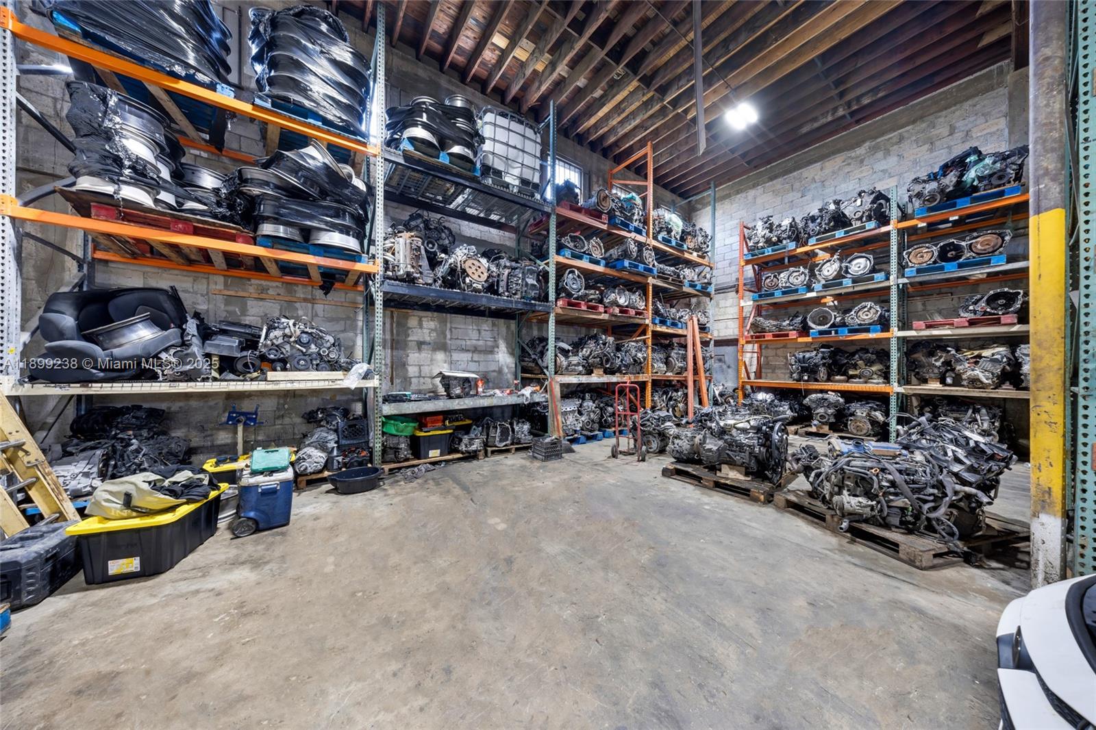 See details   /   sq. ft. $ 2025-10-20 0 Photo