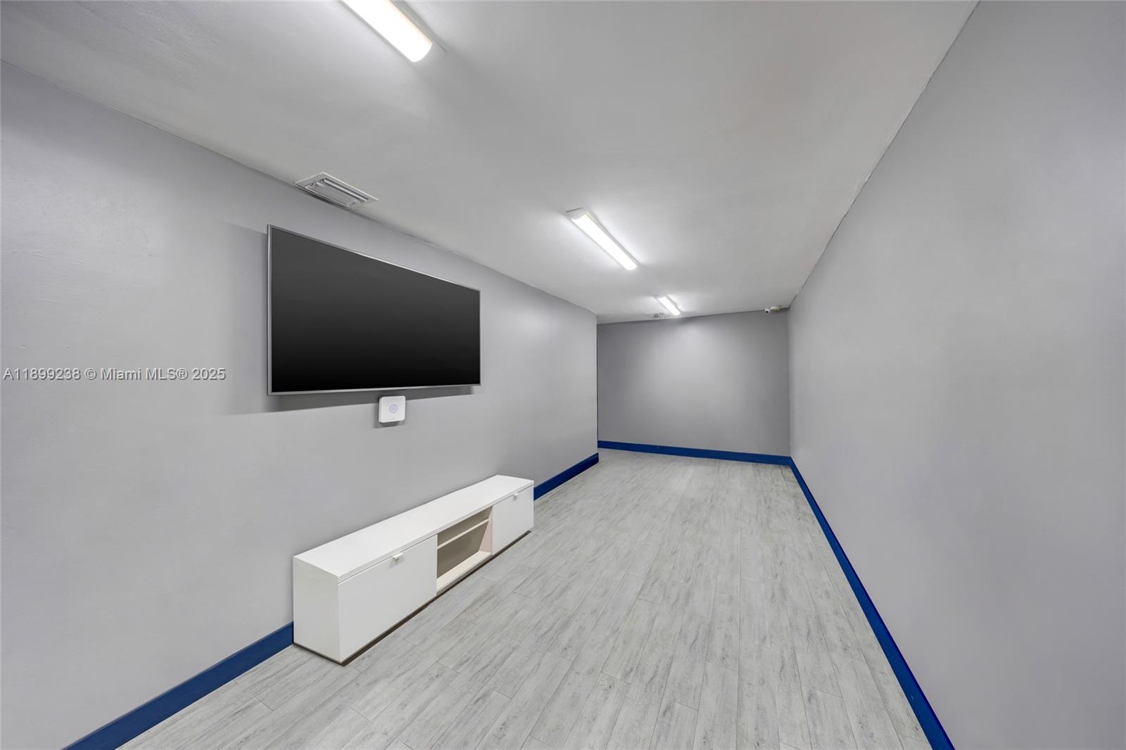 See details   /   sq. ft. $ 2025-10-20 0 Photo