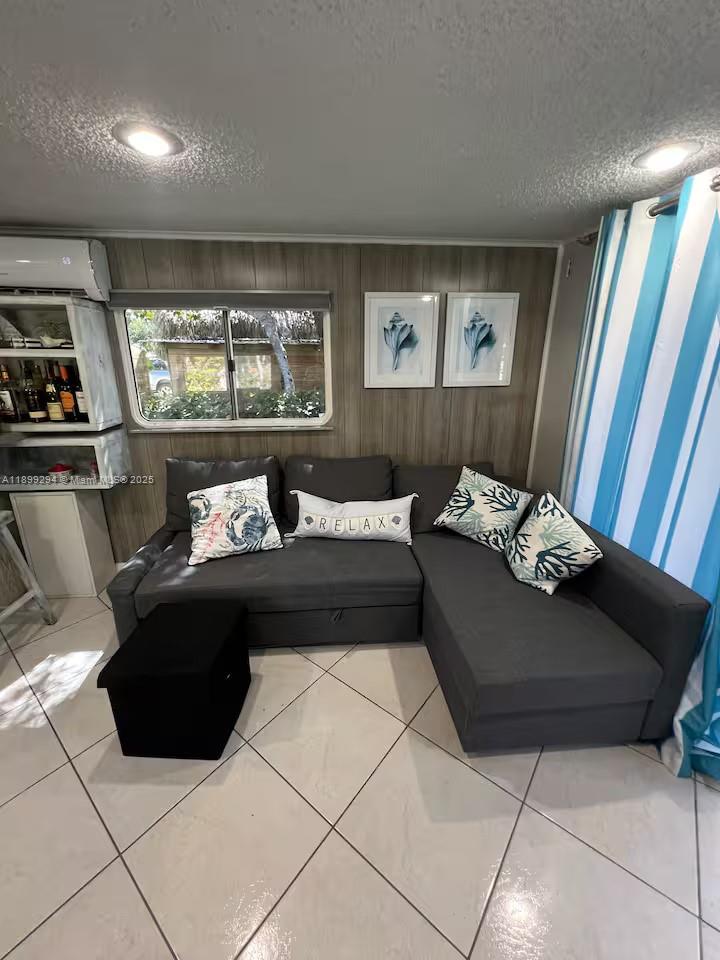 Подробнее   /   кв.футов $ 2025-10-20 0 Фото