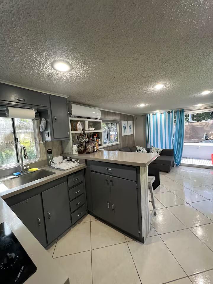 Подробнее   /   кв.футов $ 2025-10-20 0 Фото