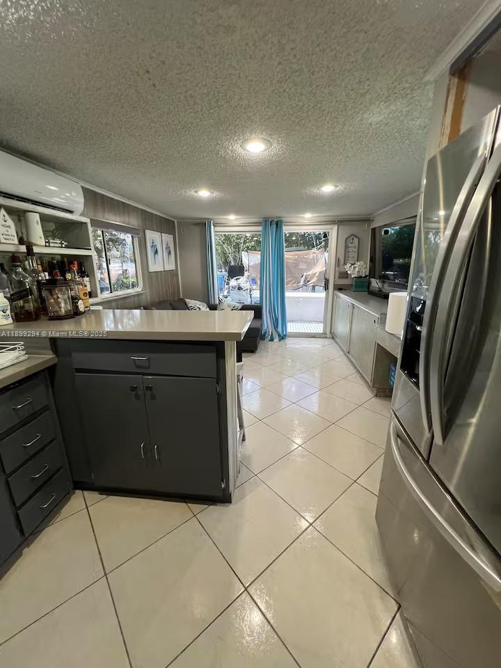 Подробнее   /   кв.футов $ 2025-10-20 0 Фото