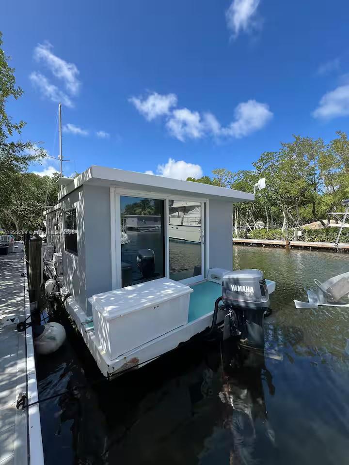 Подробнее   /   кв.футов $ 2025-10-20 0 Фото