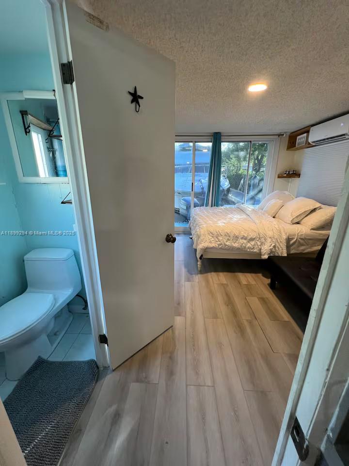 Подробнее   /   кв.футов $ 2025-10-20 0 Фото