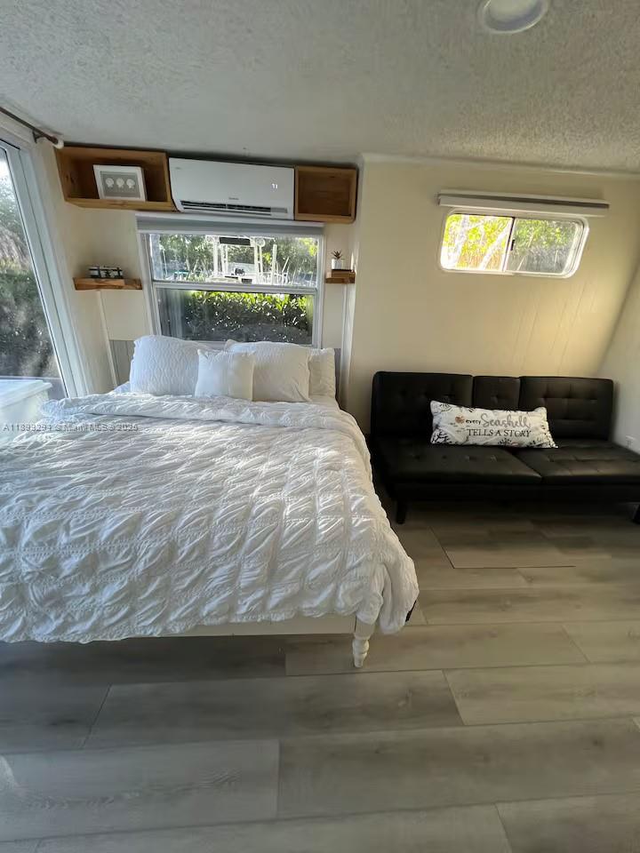 Подробнее   /   кв.футов $ 2025-10-20 0 Фото