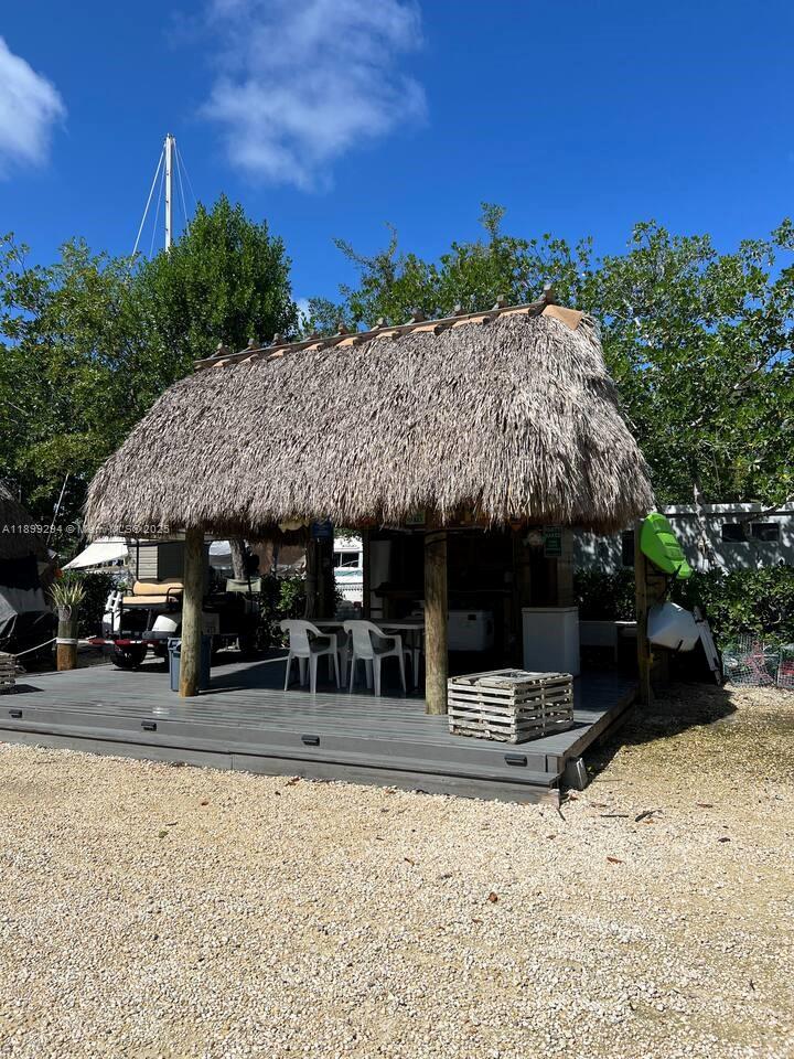 Подробнее   /   кв.футов $ 2025-10-20 0 Фото