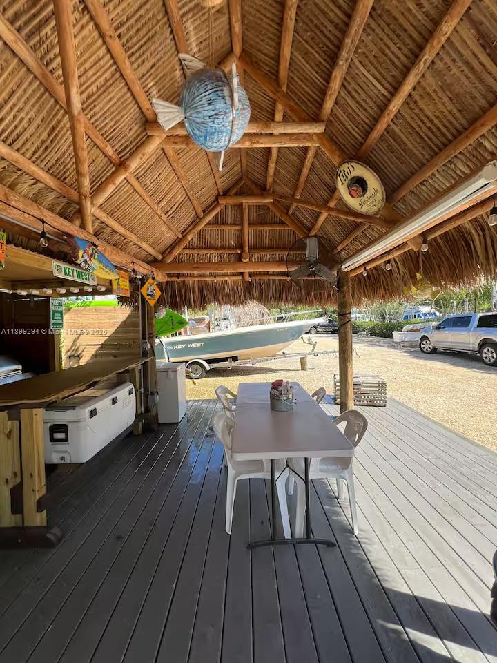 Подробнее   /   кв.футов $ 2025-10-20 0 Фото