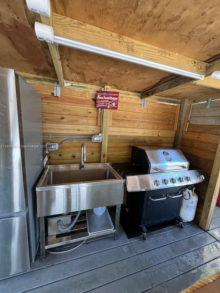 Подробнее   /   кв.футов $ 2025-10-20 0 Фото