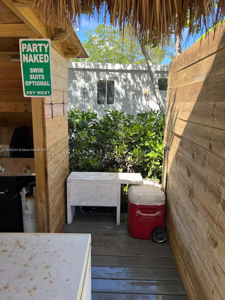 Подробнее   /   кв.футов $ 2025-10-20 0 Фото