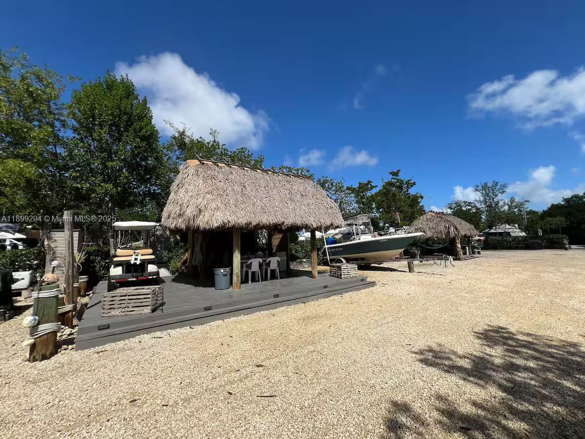 Подробнее   /   кв.футов $ 2025-10-20 0 Фото