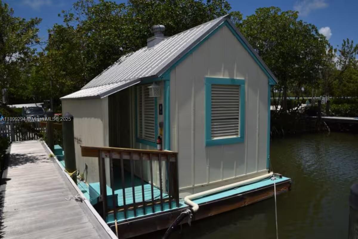 Подробнее   /   кв.футов $ 2025-10-20 0 Фото