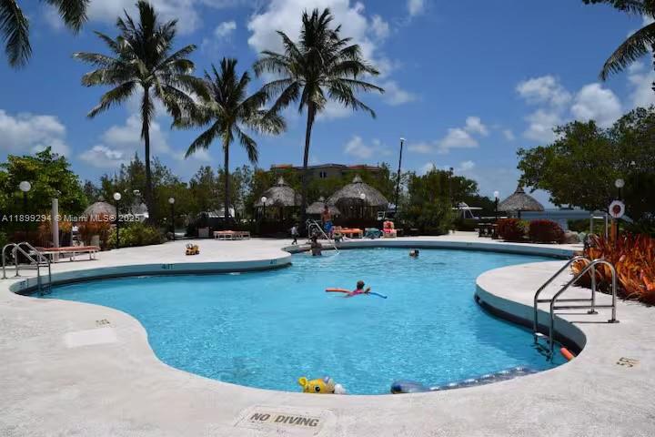 Подробнее   /   кв.футов $ 2025-10-20 0 Фото