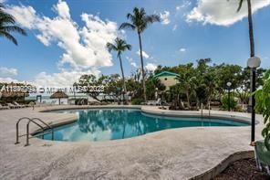 Подробнее   /   кв.футов $ 2025-10-20 0 Фото