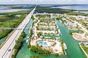 Подробнее   /   кв.футов $ 2025-10-20 0 Фото