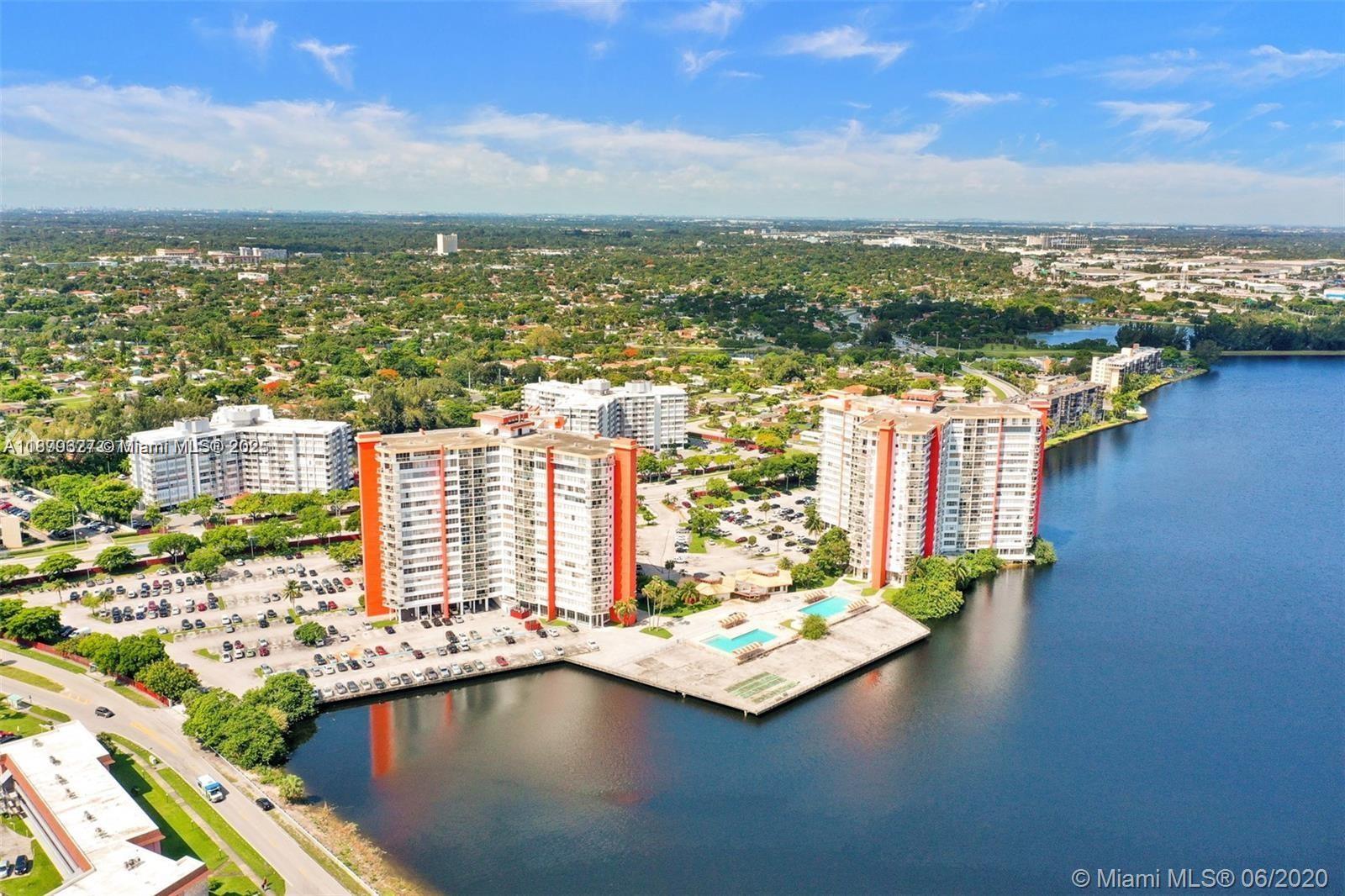 1404E 1 / 2 861 sq. ft. $ 2025-10-20 0 foto