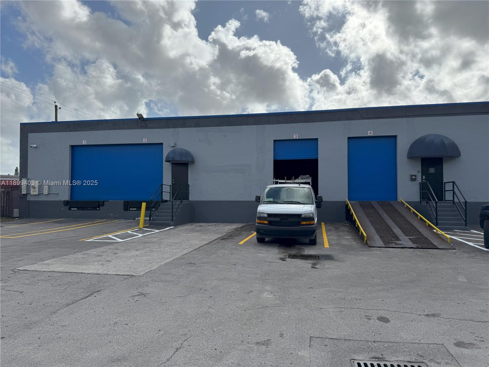 See details   /   sq. ft. $ 2025-10-20 0 Photo