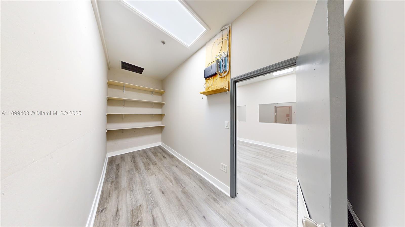 See details   /   sq. ft. $ 2025-10-20 0 Photo