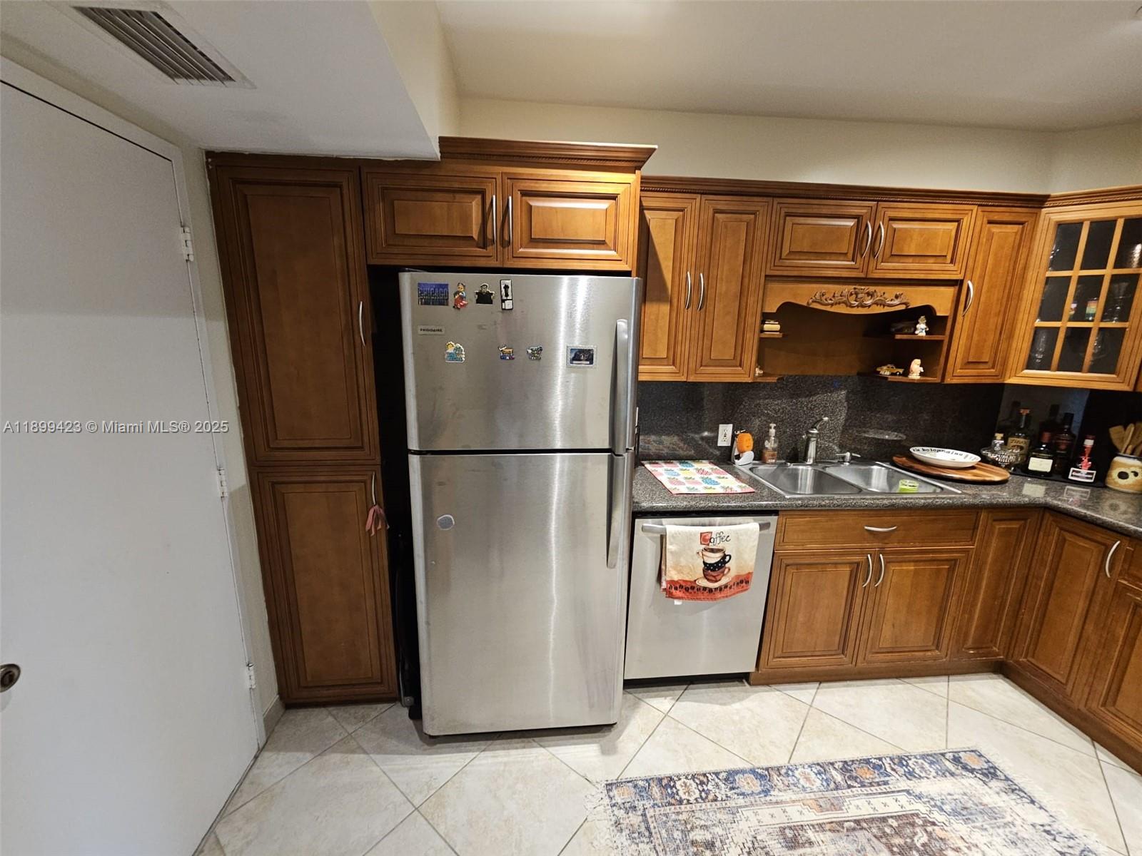 1015 2 / 2 1132 sq. ft. $ 2025-11-13 0 Photo