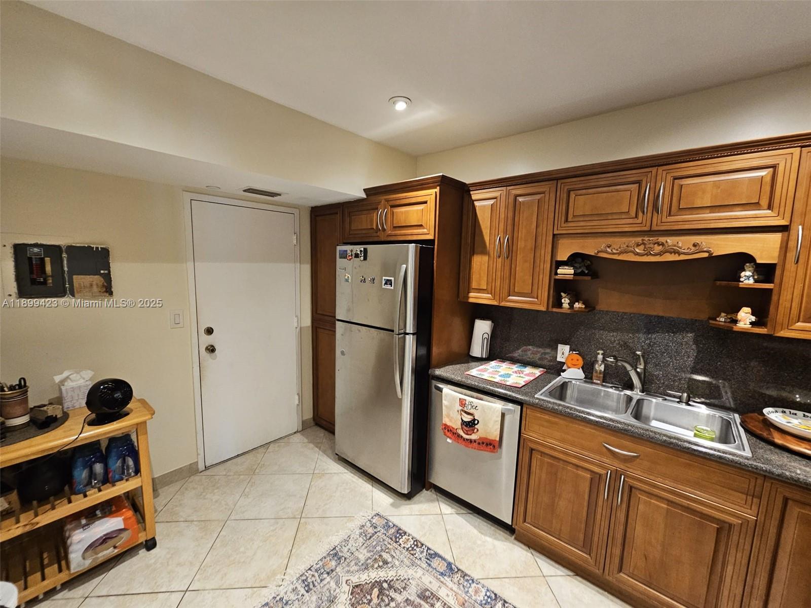 1015 2 / 2 1132 sq. ft. $ 2025-11-13 0 Photo