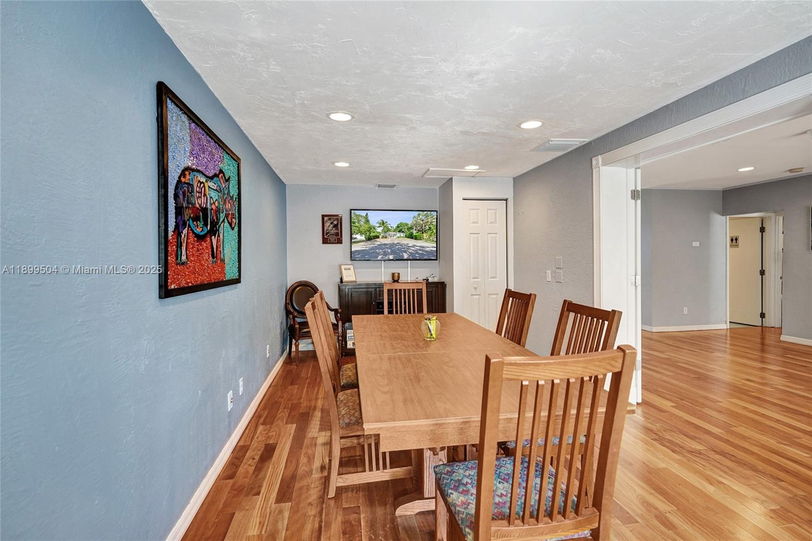 Подробнее / кв.футов $ 2025-10-20 0 Фото