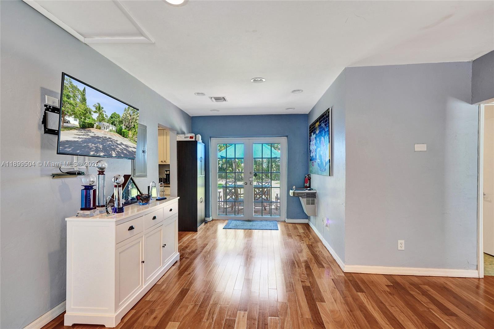 Подробнее / кв.футов $ 2025-10-20 0 Фото