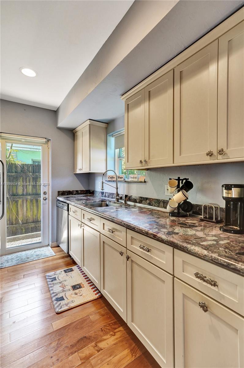 Подробнее / кв.футов $ 2025-10-20 0 Фото