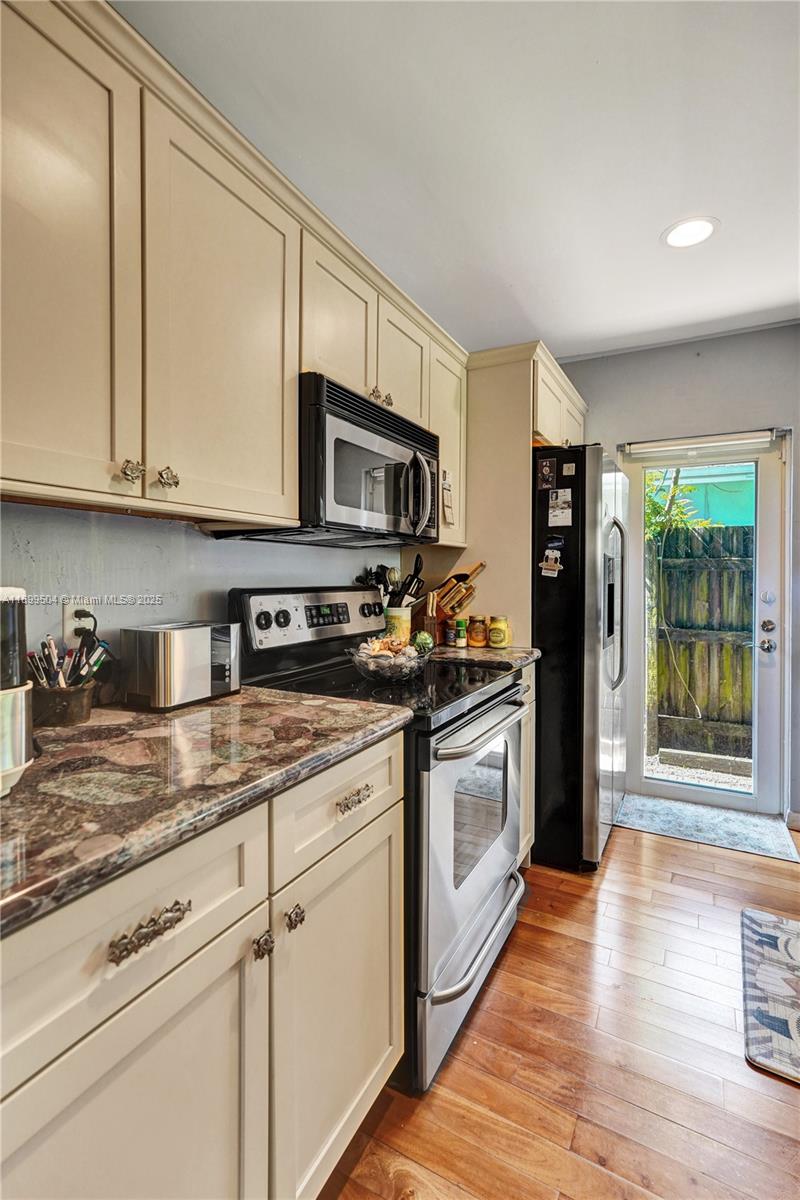 Подробнее / кв.футов $ 2025-10-20 0 Фото